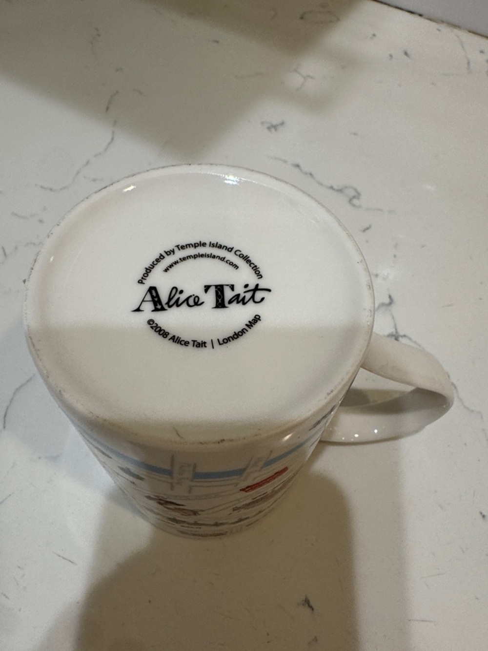 London Illustrated Ceramic Mug - White Travel Design - Picture 11 of 12